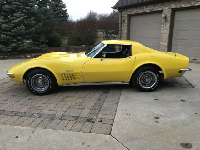 1971 Yellow Chevrolet Corvette Coupe