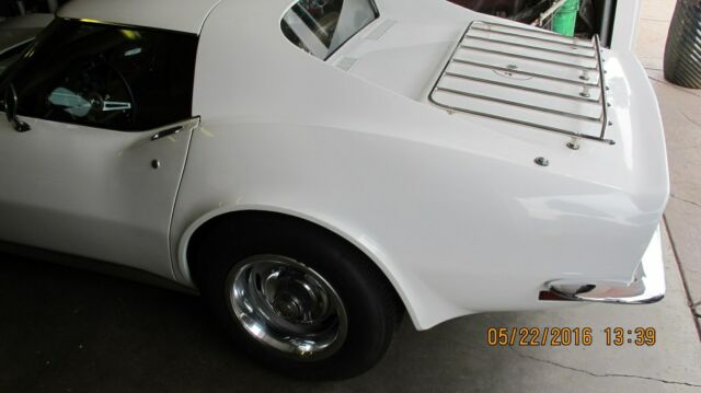 1971 White Chevrolet Corvette Coupe