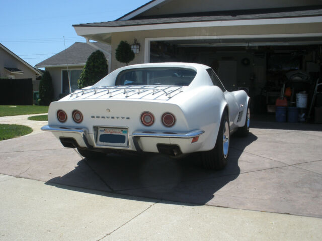 1971 White Chevrolet Corvette Coupe