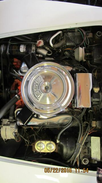 1971 White Chevrolet Corvette Coupe