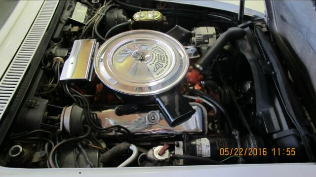 1971 White Chevrolet Corvette Coupe