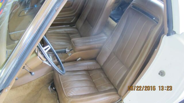 1971 White Chevrolet Corvette Coupe