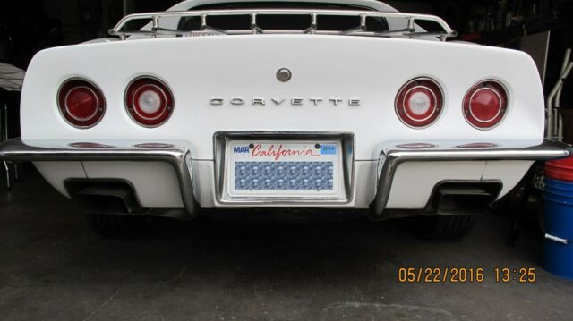 1971 White Chevrolet Corvette Coupe