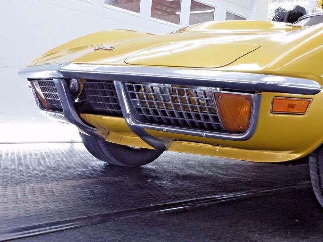 1971 War Bonnet Yellow Chevrolet Corvette Coupe