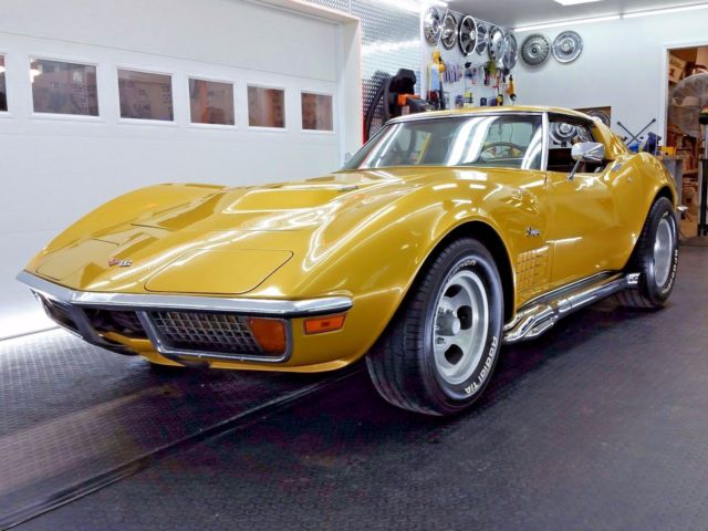 1971 War Bonnet Yellow Chevrolet Corvette Coupe