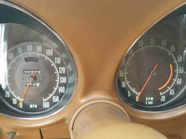 1971 White Chevrolet Corvette Coupe