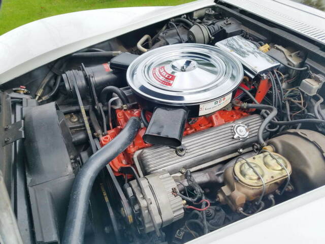 1971 White Chevrolet Corvette Coupe