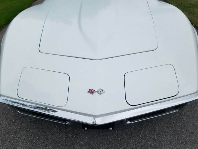 1971 White Chevrolet Corvette Coupe