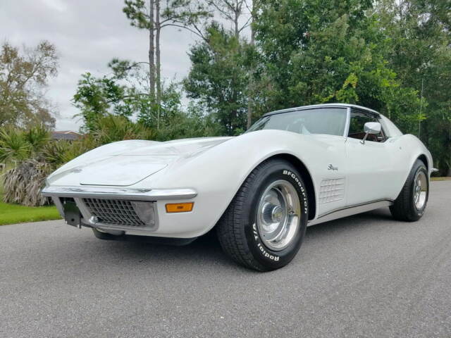 1971 White Chevrolet Corvette Coupe