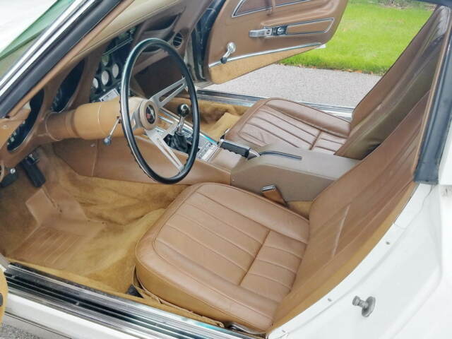 1971 White Chevrolet Corvette Coupe