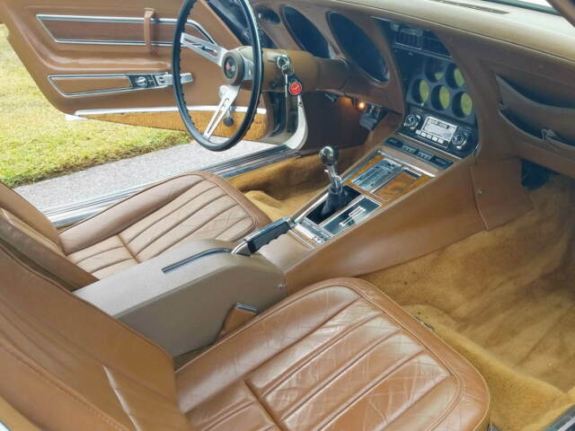 1971 White Chevrolet Corvette Coupe