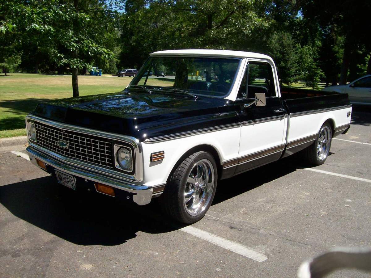 1971 Black/white Chevrolet C-10 long bed