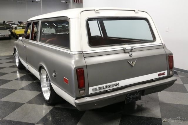 1971 Silver GMC Suburban