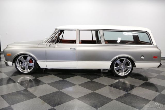 1971 Silver GMC Suburban