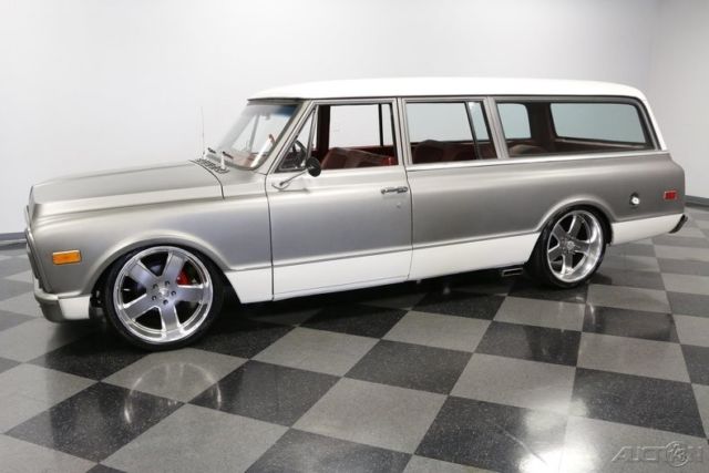 1971 Silver GMC Suburban