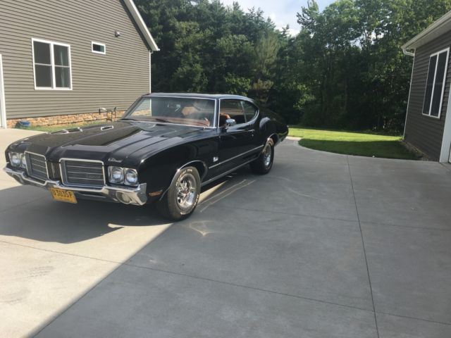 1971 Black Oldsmobile Cutlass Coupe