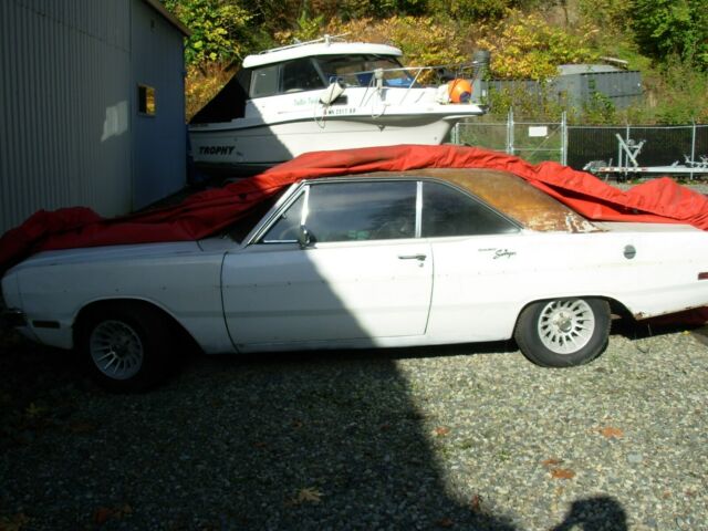 1971 White Dodge Dart