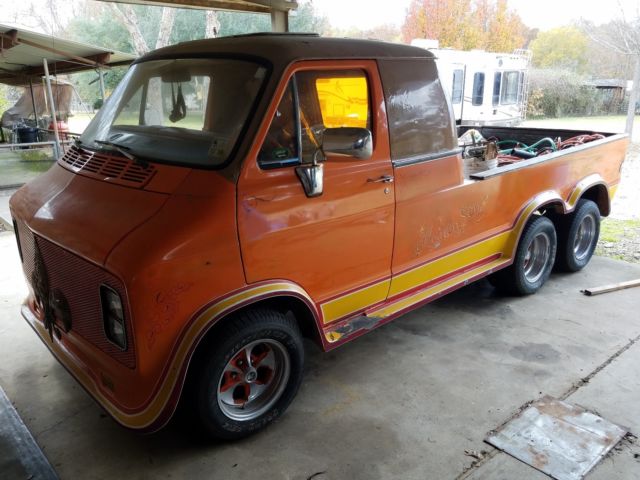 1971 Orange Dodge B200 Custom Cab and truck bed