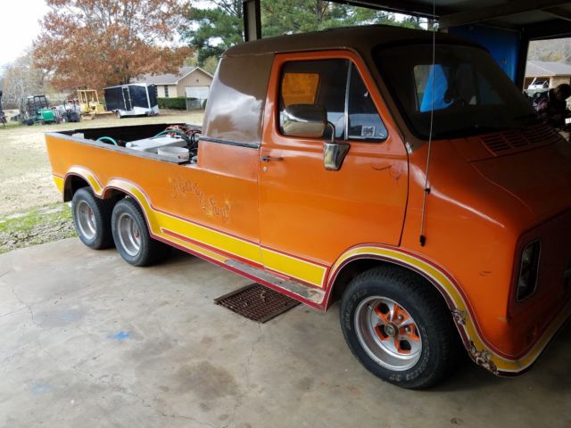 1971 Orange Dodge B200 Custom Cab and truck bed