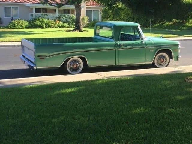 1971 Green Dodge D100 Pickup