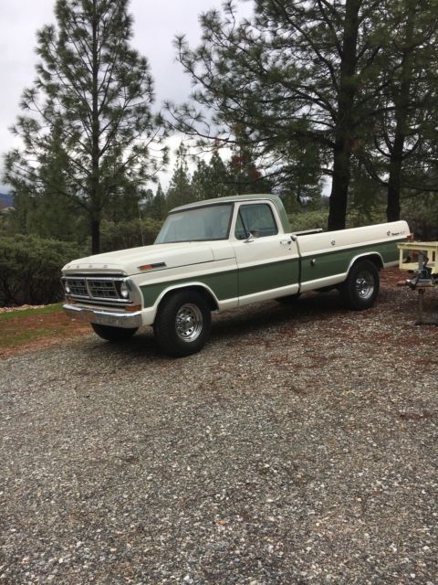 1971 green/white Ford F-250 Standard Cab Pickup