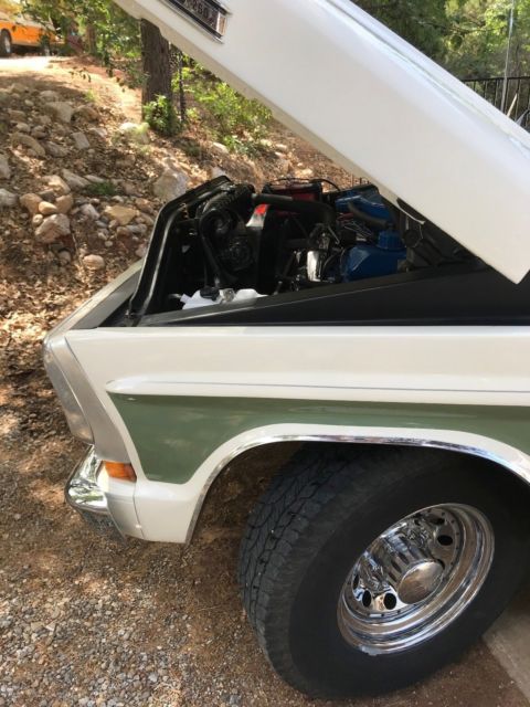 1971 green/white Ford F-250 Standard Cab Pickup