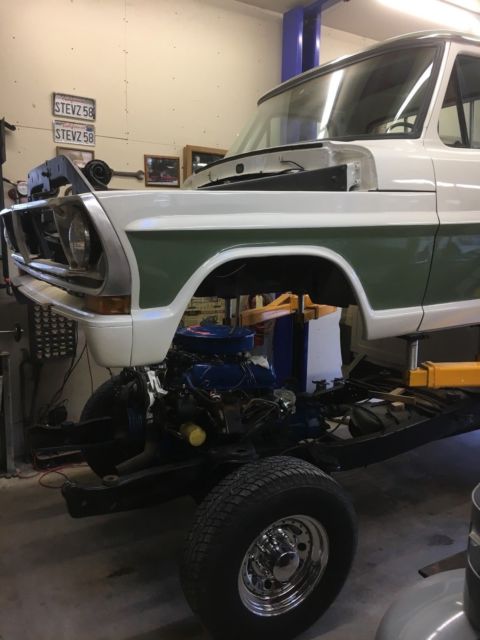 1971 green/white Ford F-250 Standard Cab Pickup