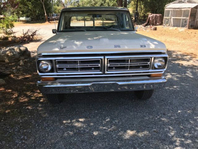 1971 green/white Ford F-250 Standard Cab Pickup