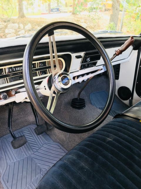 1971 green/white Ford F-250 Standard Cab Pickup