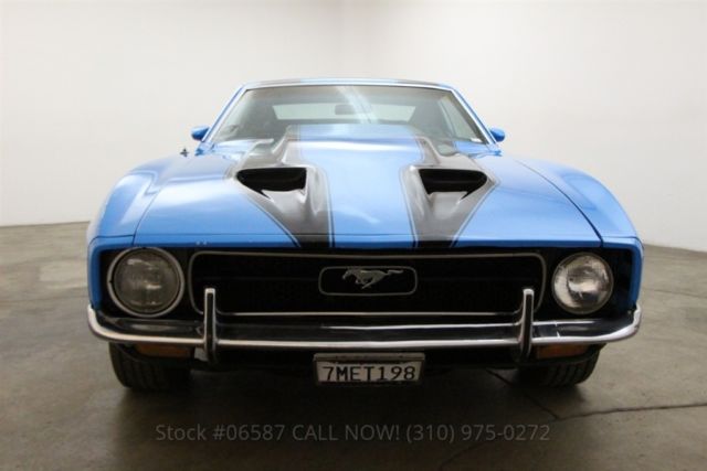 1971 Blue Ford Mustang
