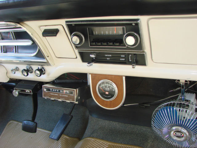 1971 white Ford F-250