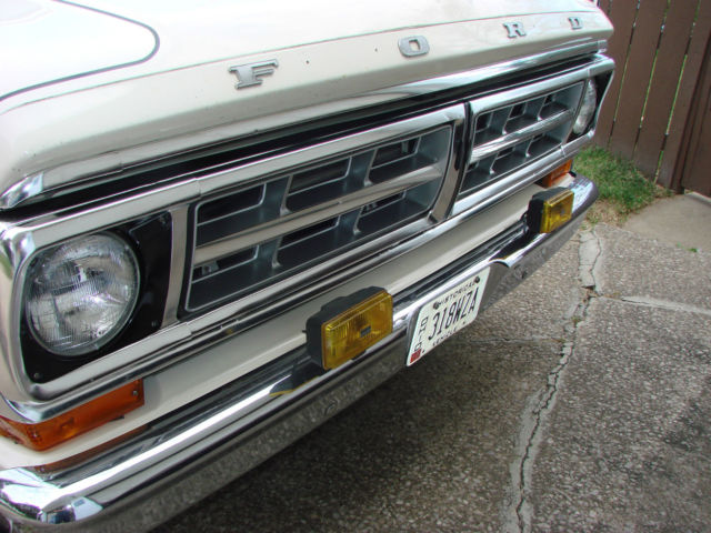 1971 white Ford F-250