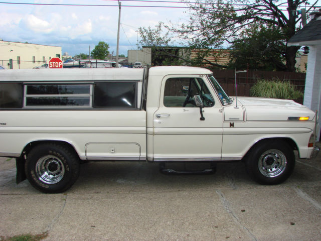1971 white Ford F-250