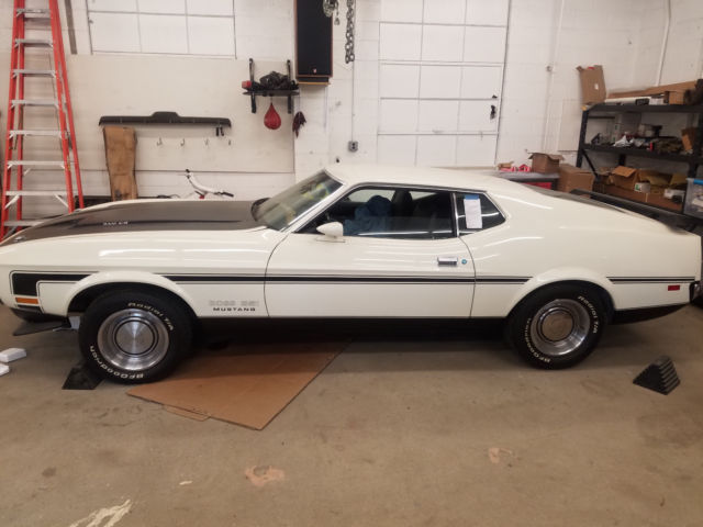 1971 White Ford Mustang Coupe