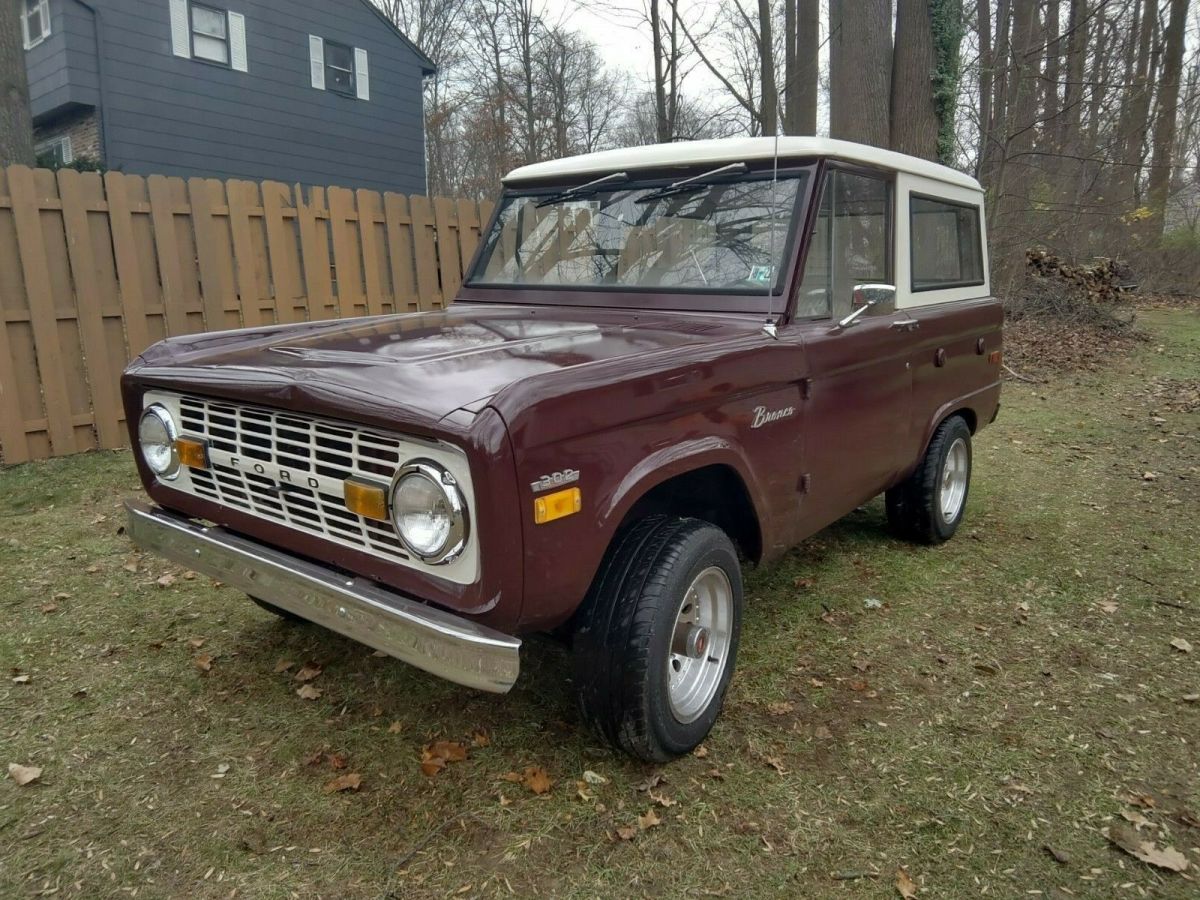 1971 Burgundy Ford Bronco SUV