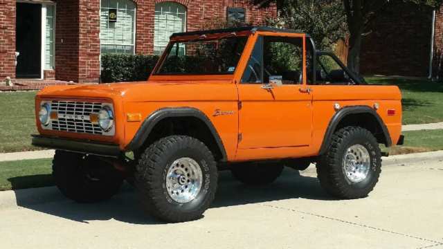 1971 Green Ford Bronco Wagon