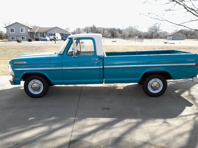 1971 Grabber blue/white cab roof Ford F-100 pickup truck