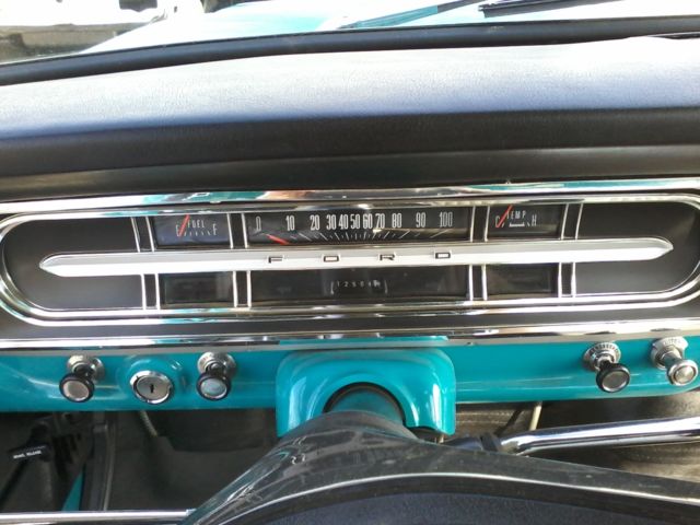 1971 Grabber blue/white cab roof Ford F-100 pickup truck