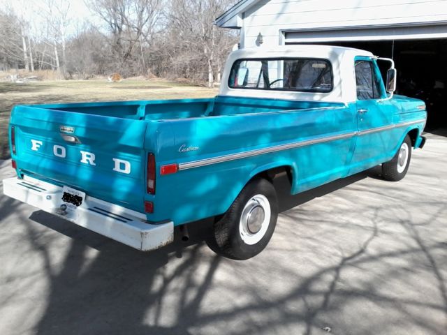 1971 Grabber blue/white cab roof Ford F-100 pickup truck