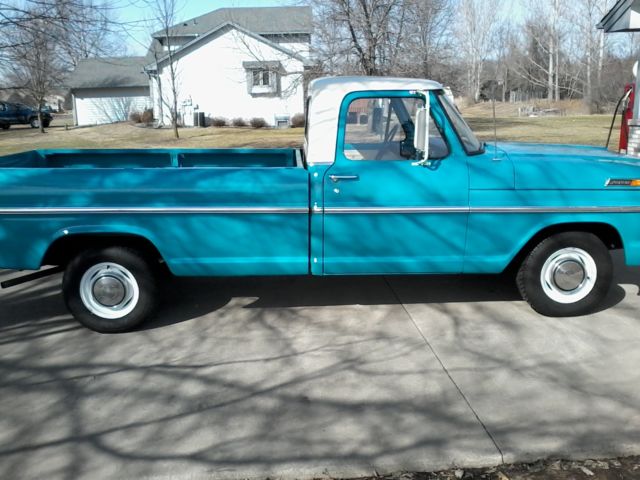 1971 Grabber blue/white cab roof Ford F-100 pickup truck
