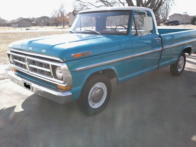 1971 Grabber blue/white cab roof Ford F-100 pickup truck