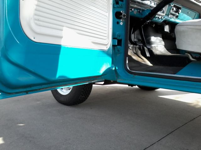 1971 Grabber blue/white cab roof Ford F-100 pickup truck