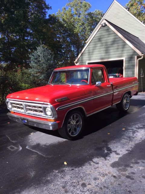 1971 Red Ford F-100 Regular cab