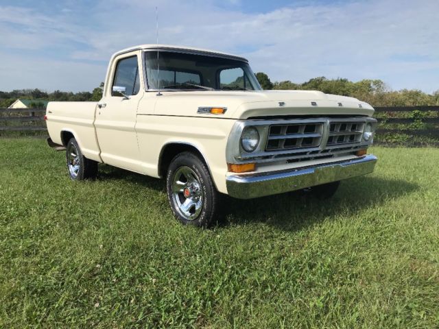 1971 White Ford F-100