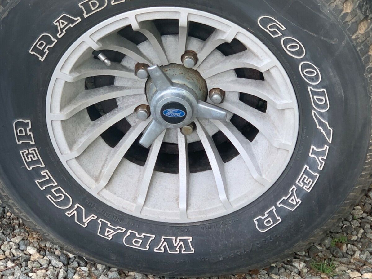 1971 Green Ford F-100 Extended Cab Pickup