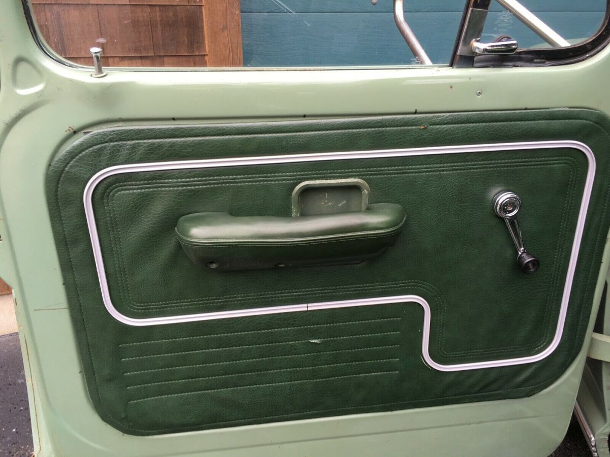 1971 Green Ford F-250 Standard Cab Pickup