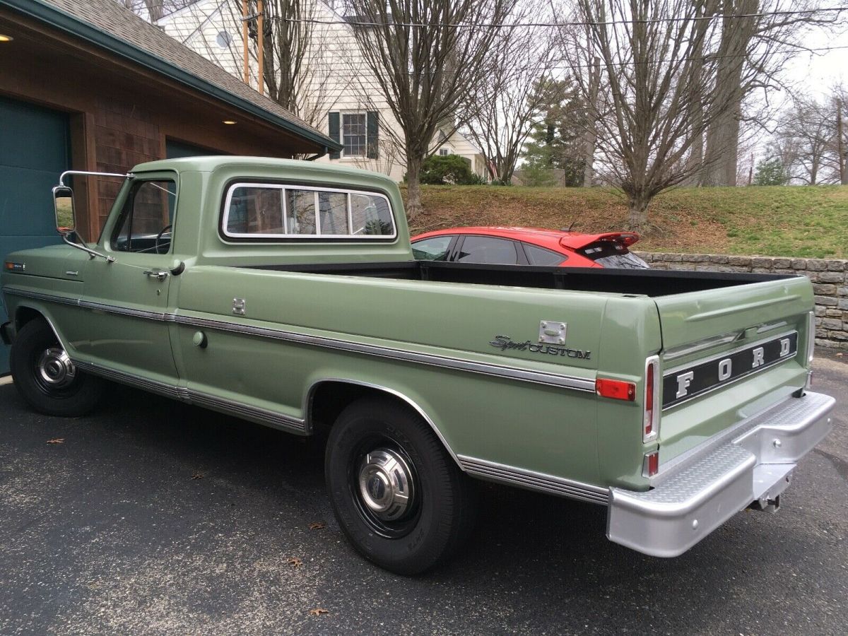 1971 Green Ford F-250 Standard Cab Pickup
