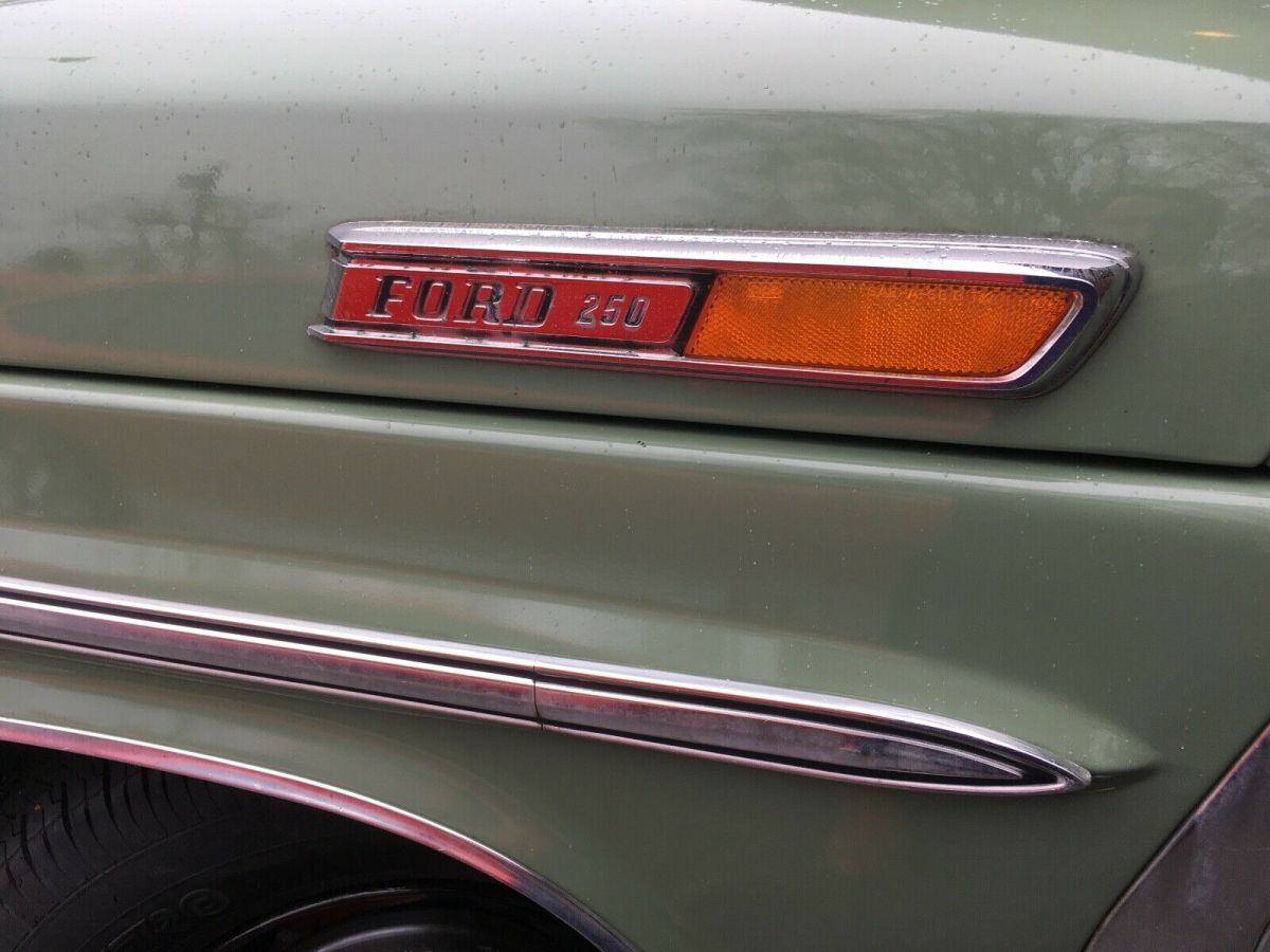 1971 Green Ford F-250 Standard Cab Pickup