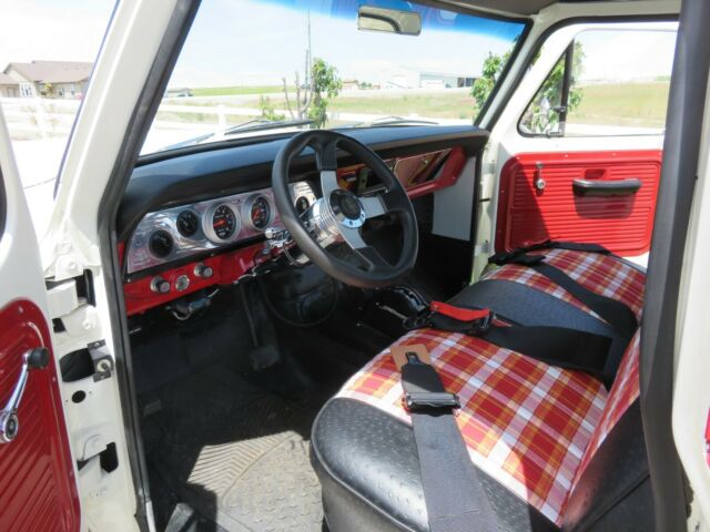 1971 white / red Ford F-250 Standard Cab Pickup