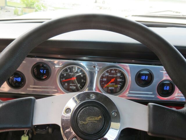 1971 white / red Ford F-250 Standard Cab Pickup